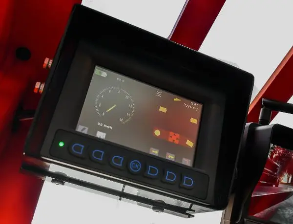 Serie MQ: carretilla elevadora multidireccional con conductor de pie - Pantalla LCD de alta definición